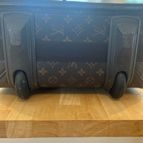 Louis Vuitton suitcase with wheels, authentic monogram carryon - Picture 5 of 13